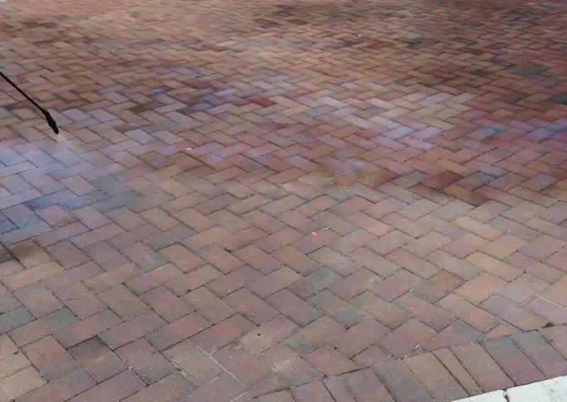 CLEANING & SEALING PAVERS